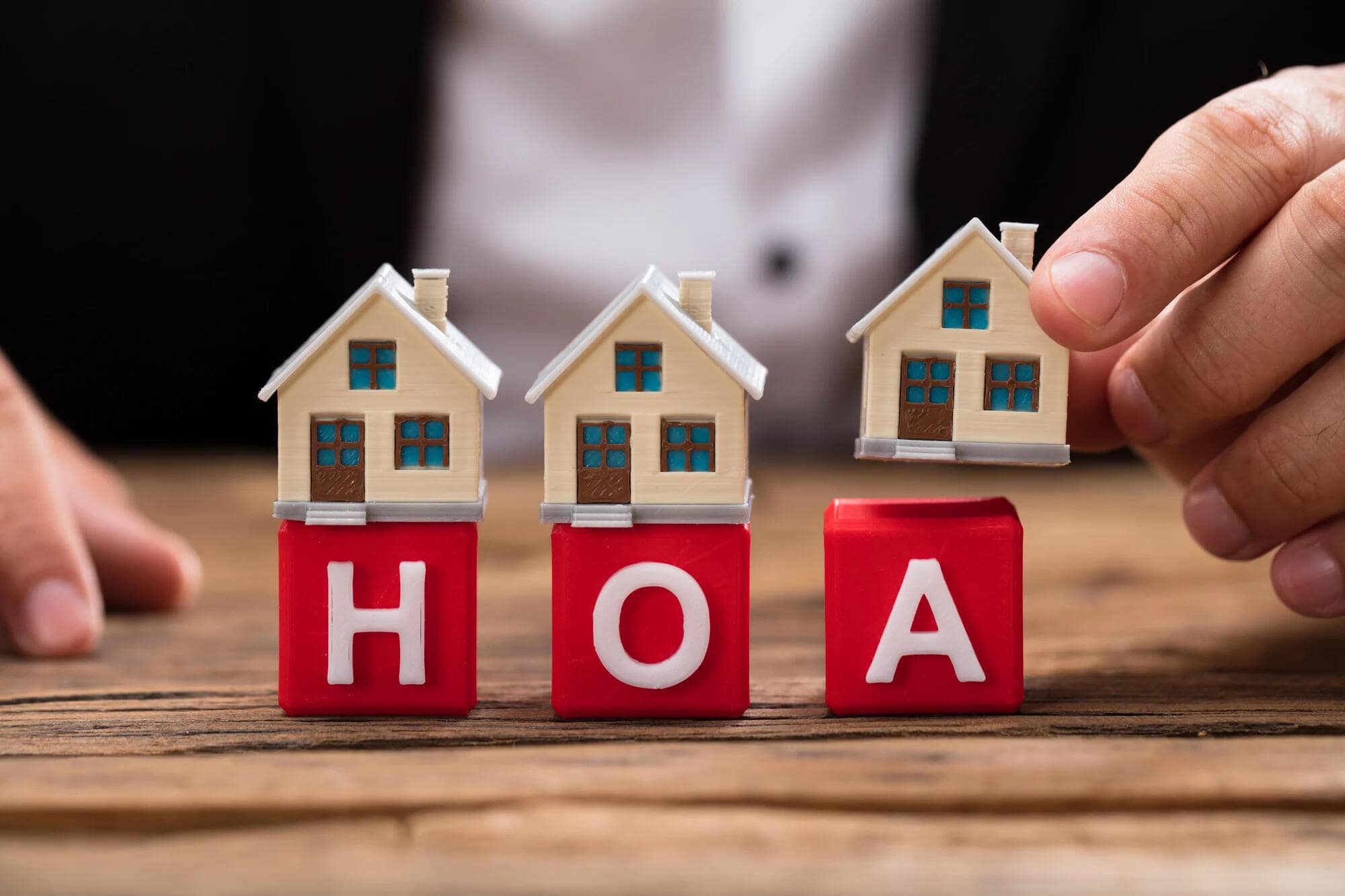 Del Mar Real Estate: What Does a Homeowners Association Do?